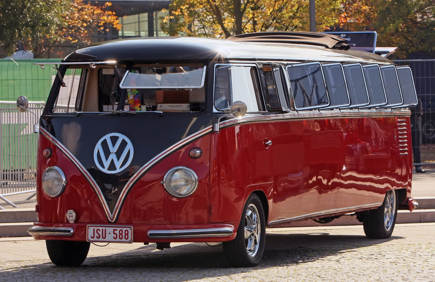 Une Volkswagen Combi Limousine