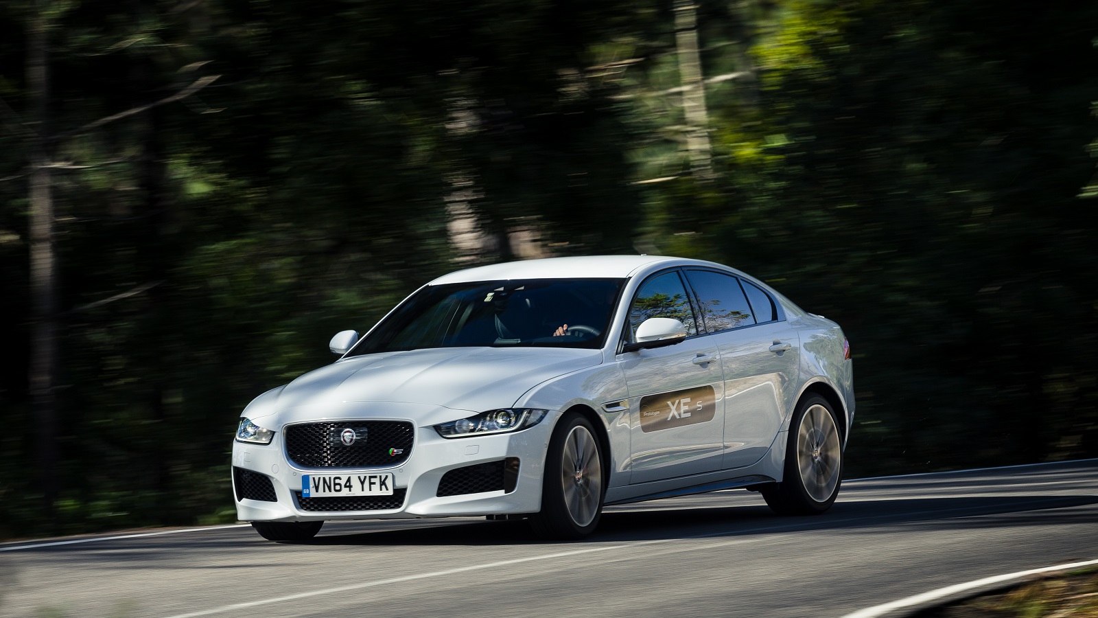 S0-Prise-en-mains-Jaguar-XE-le-chainon-manquant-343293.jpg