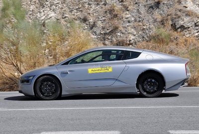 http://images.caradisiac.com/images/0/6/1/5/80615/S6-La-fantastique-et-future-Volkswagen-XL1-a-nouveau-surprise-269544.jpg