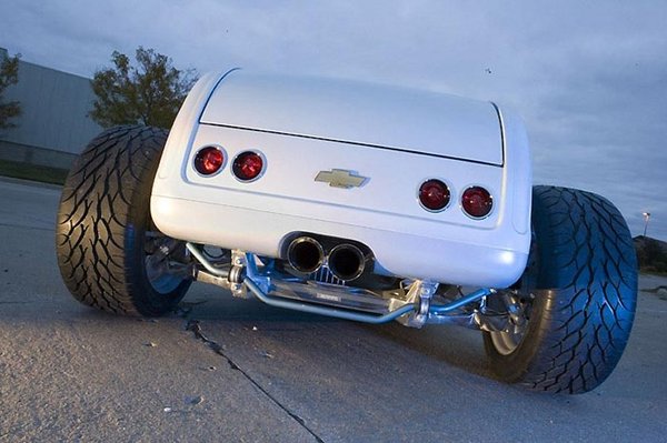 S7-Jay-Leno-s-32-Bowtie-Deuce-Roadster-a