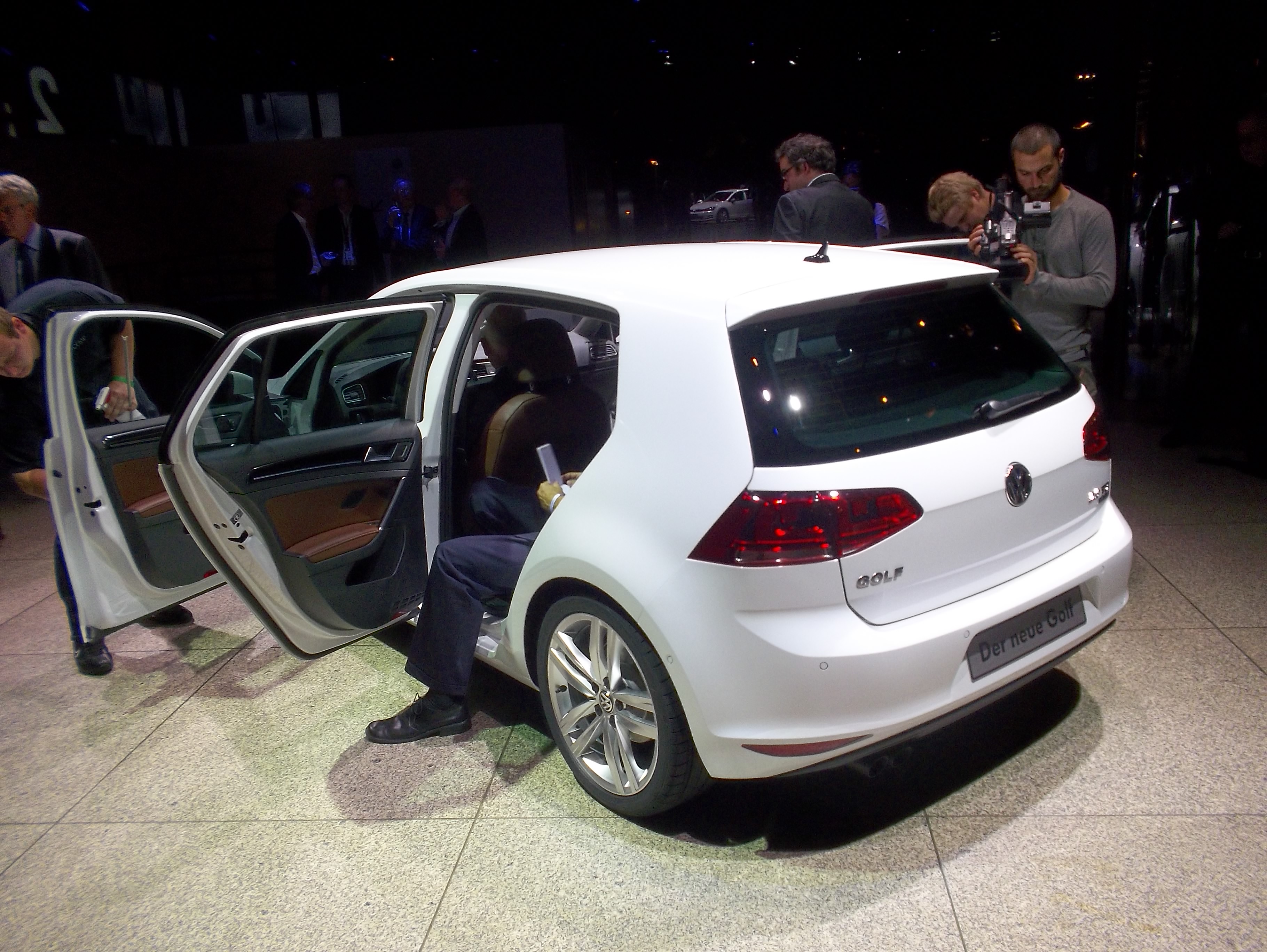 S0-Premiere-Mondiale-Volkwsagen-Golf-7-en-live-270351.jpg