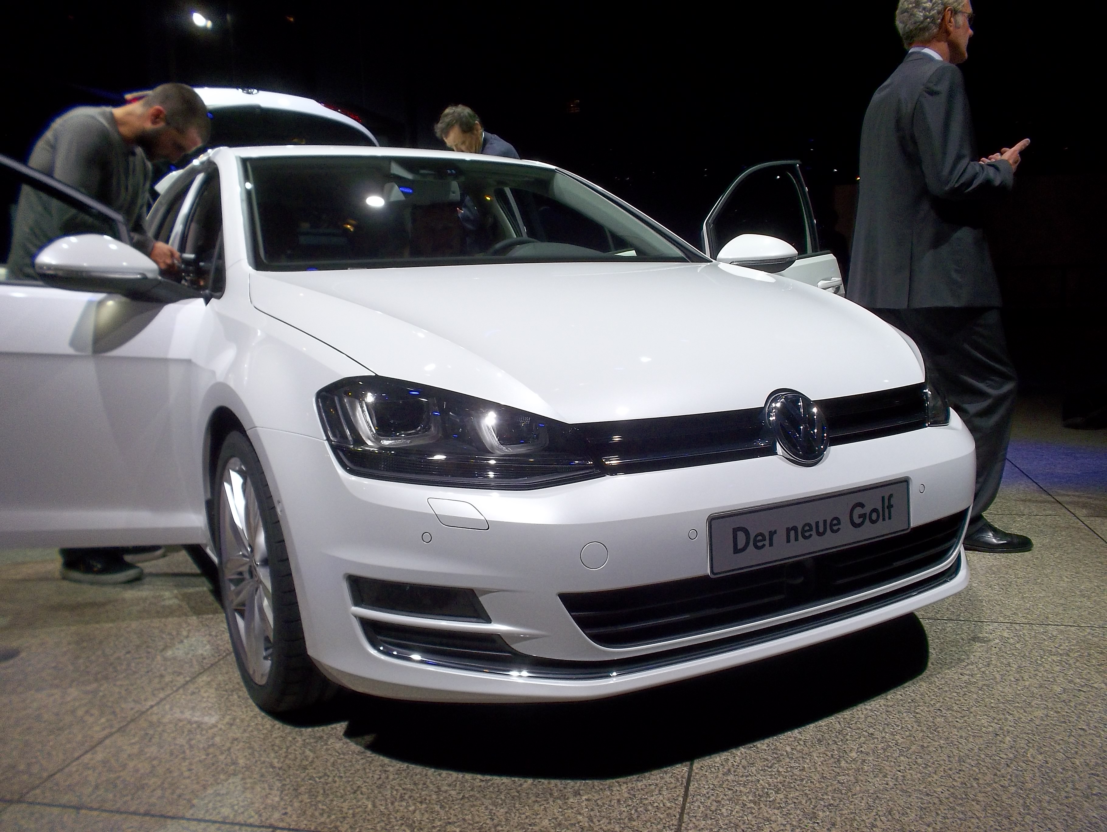 S0-Premiere-Mondiale-Volkwsagen-Golf-7-en-live-270361.jpg
