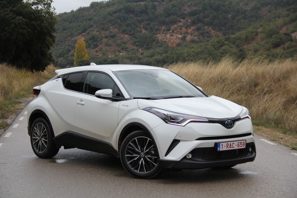 http://images.caradisiac.com/images/0/9/1/1/110911/S8-essai-toyota-ch-r-arme-de-conquete-390366.jpg