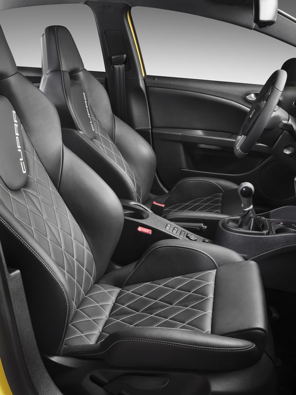 http://images.caradisiac.com/images/1/1/7/7/31177/S0-Barcelone-2009-la-Seat-Leon-Cupra-se-repoudre-le-nez-128508.jpg