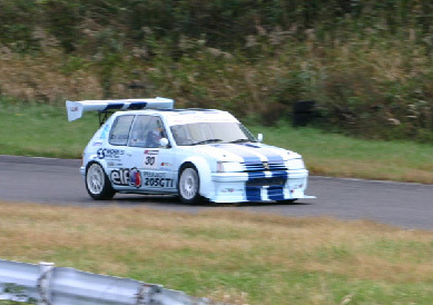 S7-Dingue-Une-205-GTi-a-Tsukuba-92140.jp