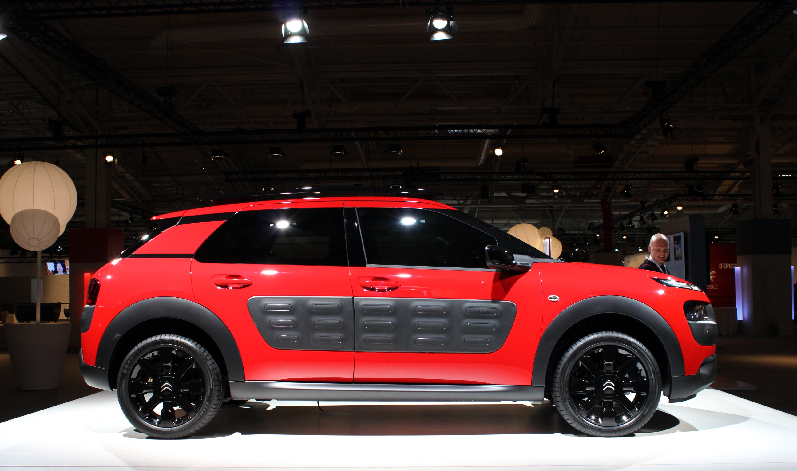 S0-Premiere-mondiale-Caradisiac-a-bord-de-la-Citroen-C4-Cactus-les-photos-et-toutes-les-infos-312656.jpg
