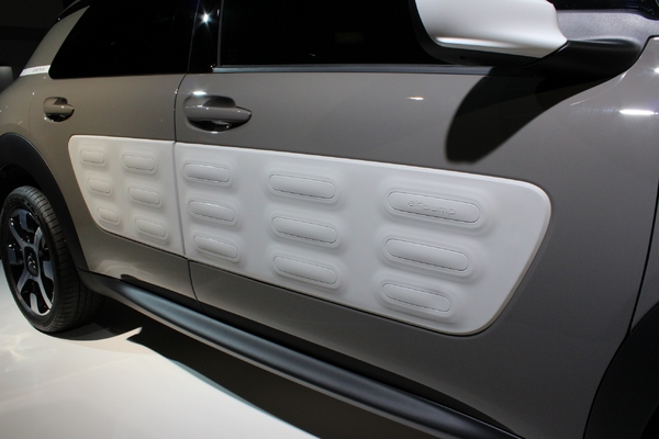 S7-Premiere-mondiale-Caradisiac-a-bord-de-la-Citroen-C4-Cactus-les-photos-et-toutes-les-infos-312664.jpg