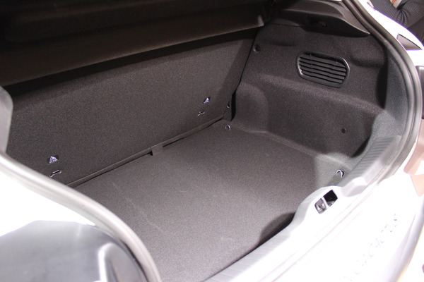S7-Premiere-mondiale-Caradisiac-a-bord-de-la-Citroen-C4-Cactus-les-photos-et-toutes-les-infos-312695.jpg