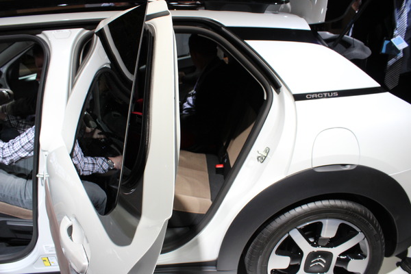 S7-Premiere-mondiale-Caradisiac-a-bord-de-la-Citroen-C4-Cactus-les-photos-et-toutes-les-infos-312697.jpg