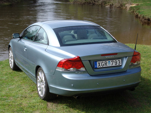 Volvo C70 : elle fait fondre la glace !
