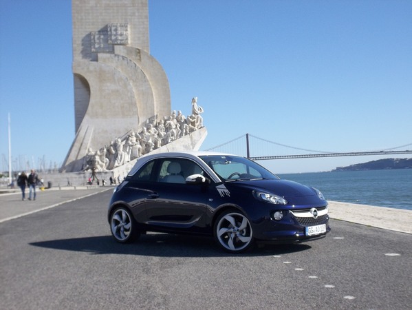 http://images.caradisiac.com/images/2/3/9/3/82393/S7-Essai-video-Opel-Adam-a-croquer-278040.jpg