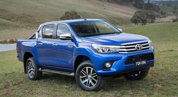 http://images.caradisiac.com/images/2/7/6/9/102769/S7-Voici-le-nouveau-Toyota-Hilux-353874.jpg
