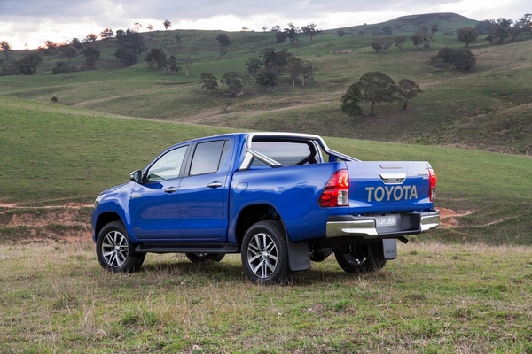 http://images.caradisiac.com/images/2/7/6/9/102769/S7-Voici-le-nouveau-Toyota-Hilux-353875.jpg