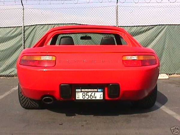 http://images.caradisiac.com/images/3/1/5/8/13158/S7-Une-Porsche-928-S4-pick-up-a-vendre-sur-E-bay-61675.jpg