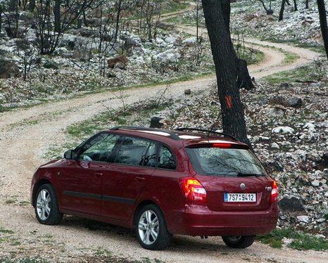 Skoda Fabia II Combi : Entre 207 SW et Clio Estate