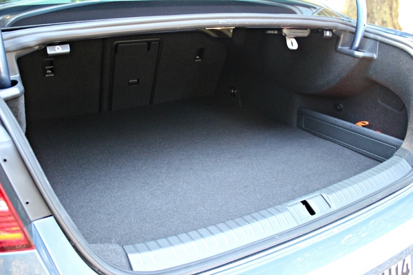 http://images.caradisiac.com/images/3/7/2/8/103728/S7-Essai-Volkswagen-Passat-GTE-mieux-qu-une-TDI-358251.jpg