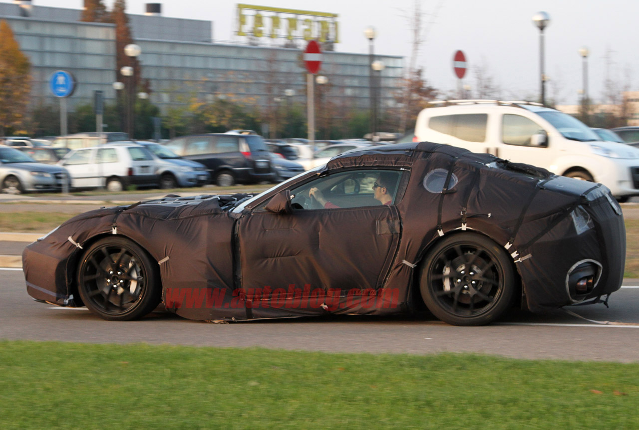 S0-Ferrari-La-remplacante-de-la-599-lourdement-camouflee-244681.jpg