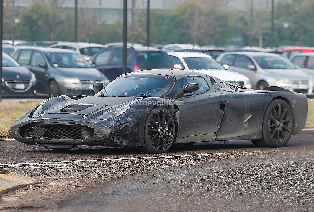 S0-Surprise-la-Ferrari-F150-sort-moins-habillee-283938.jpg