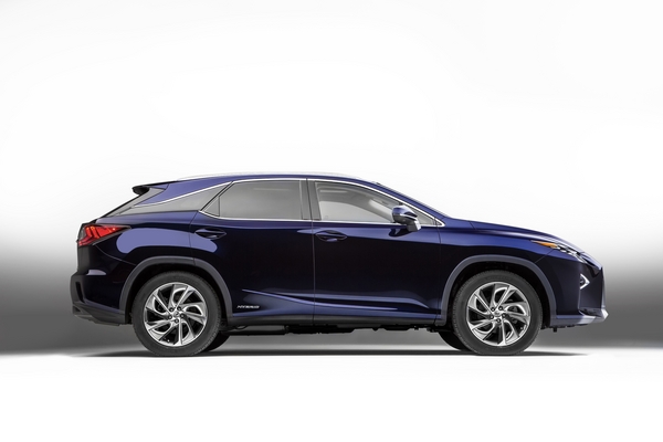 http://images.caradisiac.com/images/4/3/6/4/104364/S7-Salon-de-Francfort-2015-Lexus-RX450h-demonstratif-360938.jpg