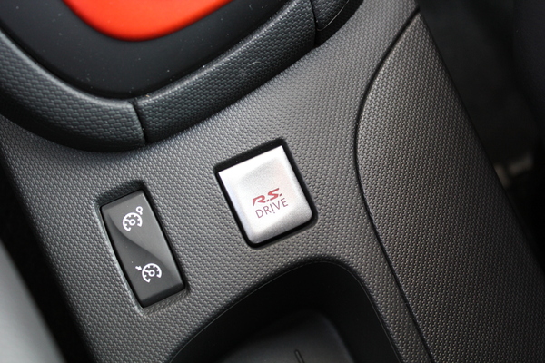 S7-Essai-Renault-Clio-4-R-S-sortez-les-mouchoirs-286298.jpg