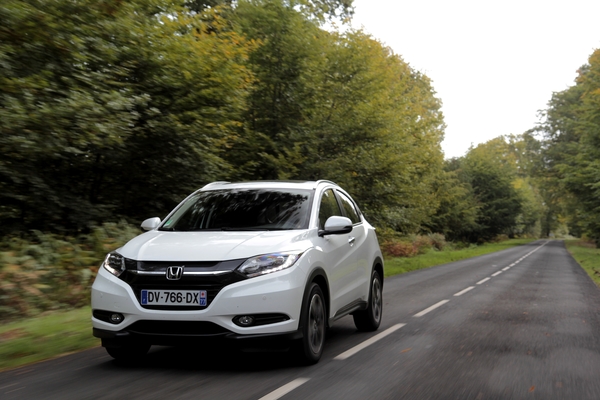 http://images.caradisiac.com/images/5/0/5/3/105053/S7-Essai-Honda-HR-V-1-5-i-VTEC-130-ch-haro-sur-la-boite-CVT-365101.jpg