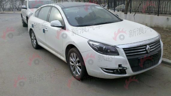 S7-Une-Renault-Safrane-bientot-en-Chine-250154.jpg