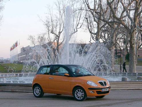 Lancia Ypsilon Momo Design: un accessoire de mode sur 4 roues
