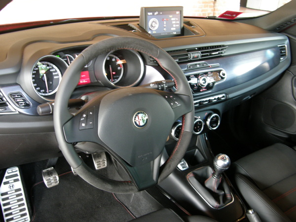 S7-Alfa-Romeo-Giulietta-Une-Alfa-comme-on-aime-180645.jpg