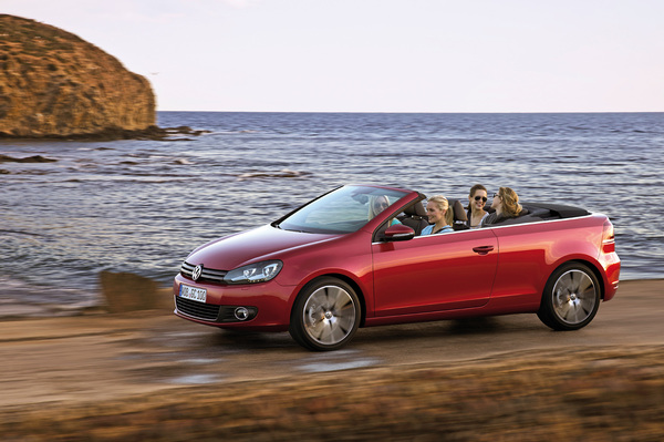 VW Golf 6 Cab S7-En-direct-de-Geneve-La-Volkswagen-Golf-Cabriolet-decapote-plus-vite-que-son-ombre-215209