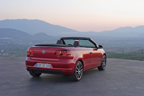 VW Golf 6 Cab S7-En-direct-de-Geneve-La-Volkswagen-Golf-Cabriolet-decapote-plus-vite-que-son-ombre-215212