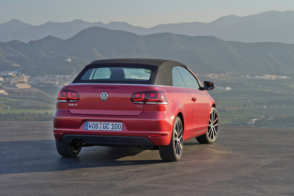 VW Golf 6 Cab S7-En-direct-de-Geneve-La-Volkswagen-Golf-Cabriolet-decapote-plus-vite-que-son-ombre-215214