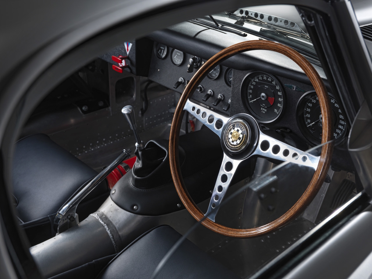 http://images.caradisiac.com/images/6/6/3/5/96635/S0-Jaguar-devoile-sa-nouvelle-Type-E-Lightweight-328232.jpg