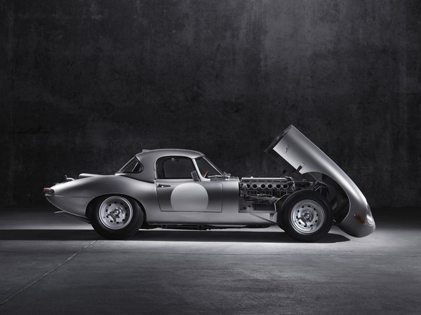 http://images.caradisiac.com/images/6/6/3/5/96635/S7-Jaguar-devoile-sa-nouvelle-Type-E-Lightweight-328239.jpg