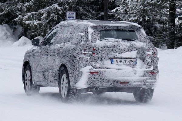 S7-scoop-le-futur-suv-renault-7-places-se-promene-371541.jpg