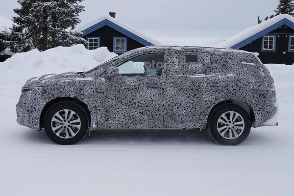 S7-scoop-le-futur-suv-renault-7-places-se-promene-371543.jpg