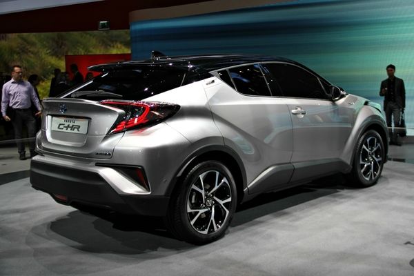http://images.caradisiac.com/images/6/9/5/7/106957/S7-toyota-c-hr-original-en-direct-du-salon-de-geneve-2016-373167.jpg