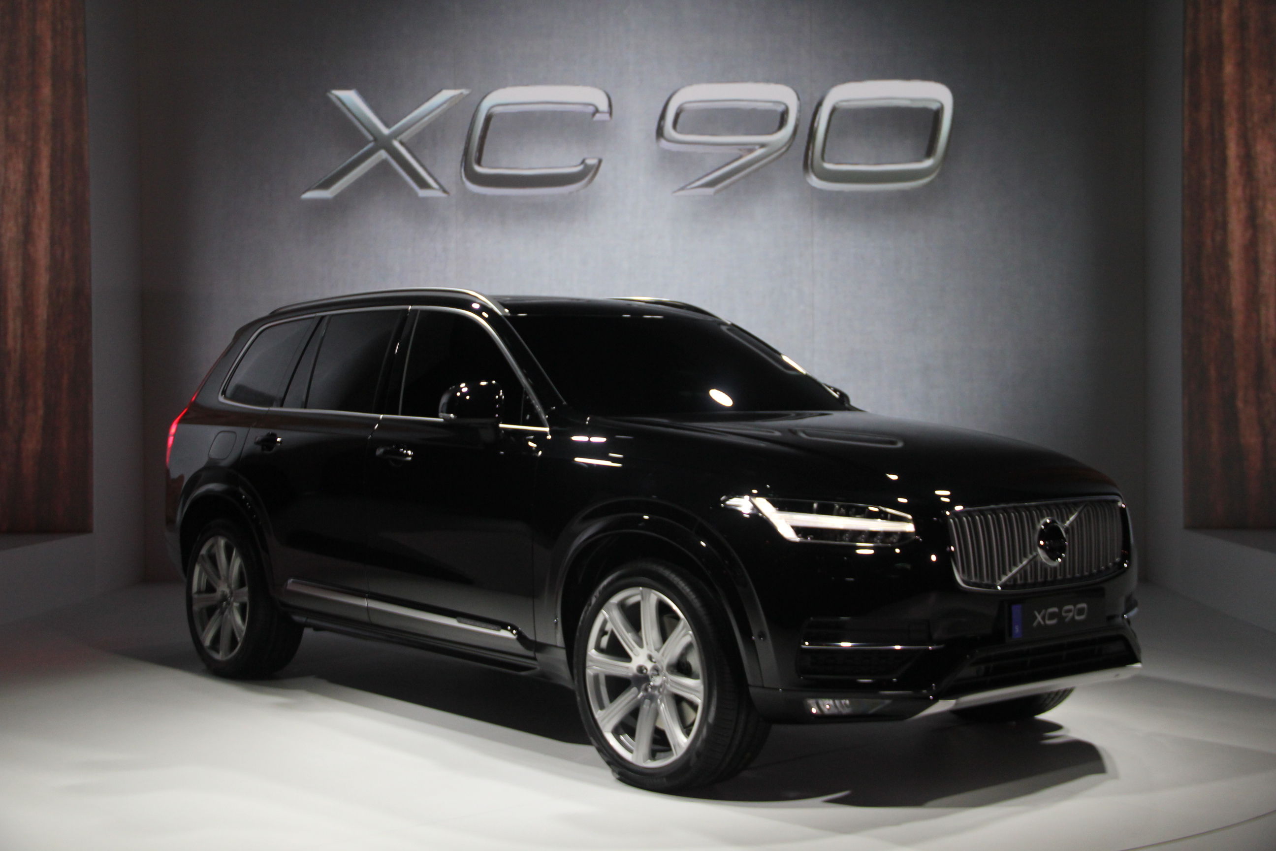 S0-En-avant-premiere-nos-photos-de-la-presentation-du-nouveau-Volvo-XC90-329035.jpg