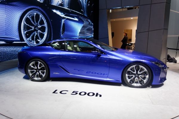 http://images.caradisiac.com/images/7/0/9/3/107093/S7-lexus-rc500h-l-hybride-dynamique-en-direct-du-salon-de-geneve-373376.jpg