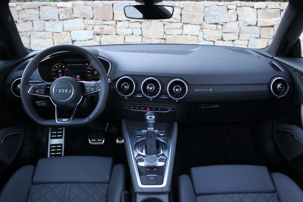 http://images.caradisiac.com/images/7/3/9/9/97399/S7-Essai-video-Audi-TT-enfin-joueur-331292.jpg