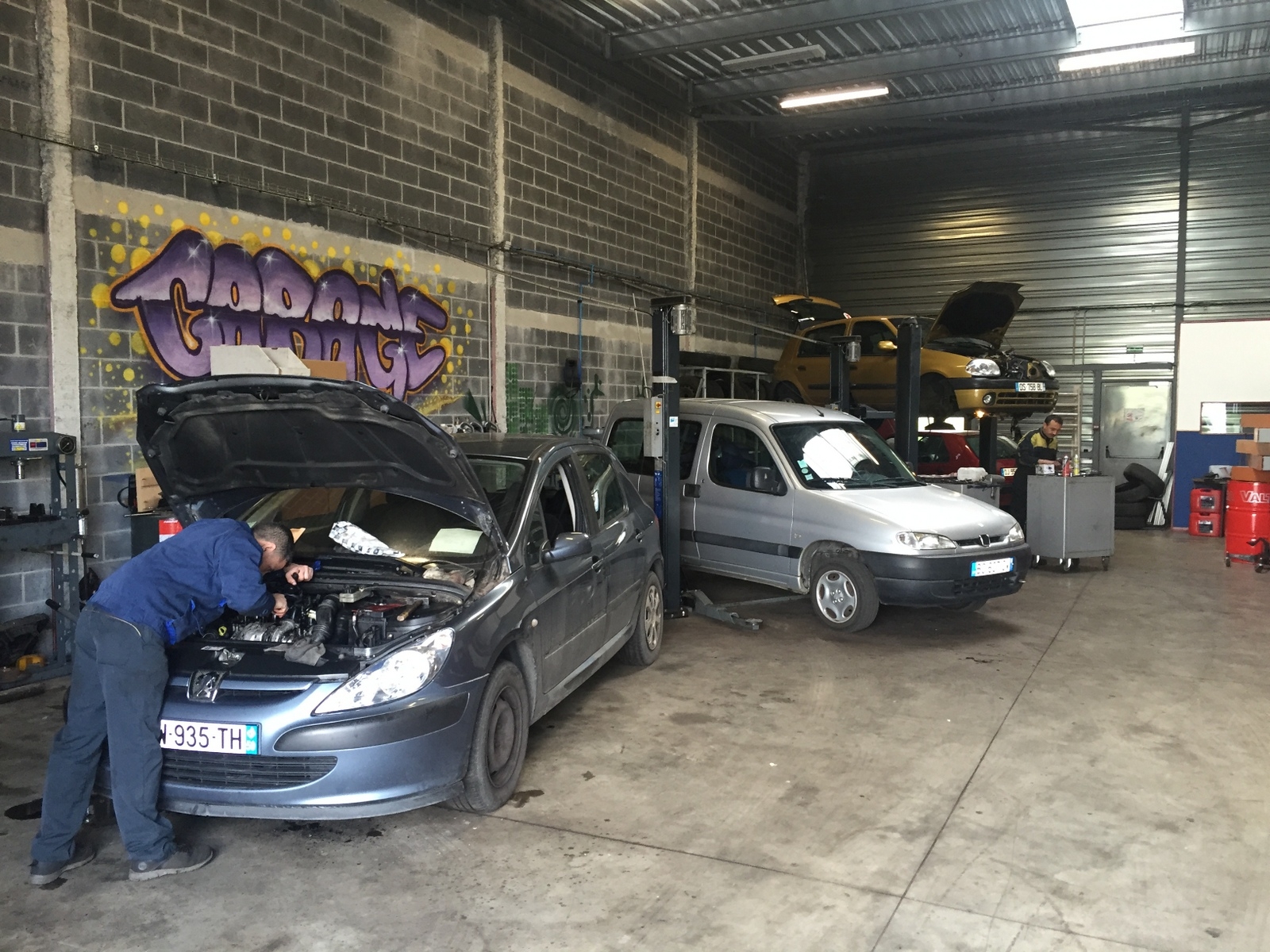 Garages solidaires : le phénomène (reportage vidéo)