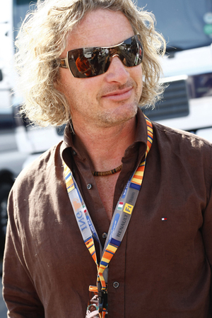 http://images.caradisiac.com/images/7/7/9/3/27793/S7-F1-Lewis-Hamilton-un-jour-chez-Ferrari-Lewis-dit-non-Irvine-dit-oui-115741.jpg