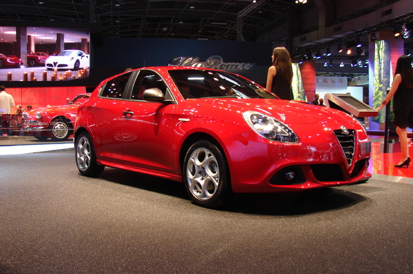 http://images.caradisiac.com/images/8/0/1/4/98014/S7-Alfa-Romeo-Giulia-et-Mito-Sprint-speciales-En-direct-du-Mondial-de-Paris-2014-334278.jpg
