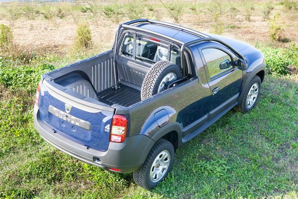 http://images.caradisiac.com/images/8/1/2/5/98125/S7-Nouveau-Dacia-Duster-Pick-Up-une-serie-limitee-et-speciale-335048.jpg