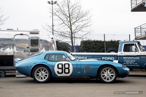 http://images.caradisiac.com/images/8/2/2/6/108226/S7-photos-du-jour-shelby-cobra-daytona-csx-9000-exclusive-drive-378895.jpg