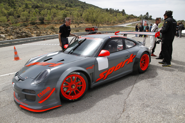 http://images.caradisiac.com/images/8/2/3/2/78232/S7-Premier-roulage-au-Spark-Motor-Festival-pour-la-Porsche-911-GT3R-Pikes-Peak-de-Romain-Dumas-261721.jpg