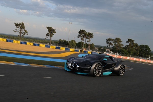 http://images.caradisiac.com/images/8/8/4/0/58840/S7-La-Citroen-Survolt-en-piste-le-plein-de-photos-187135.jpg