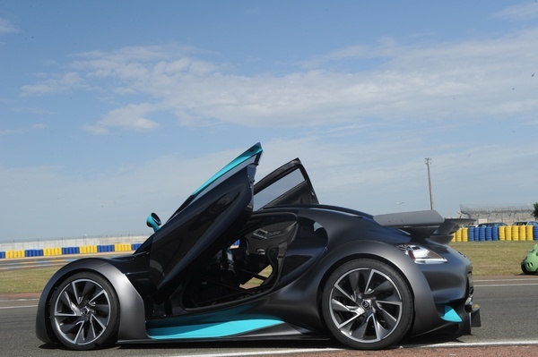 http://images.caradisiac.com/images/8/8/4/0/58840/S7-La-Citroen-Survolt-en-piste-le-plein-de-photos-187136.jpg
