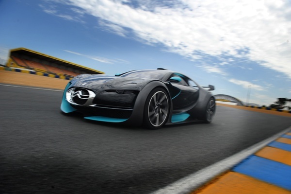 http://images.caradisiac.com/images/8/8/4/0/58840/S7-La-Citroen-Survolt-en-piste-le-plein-de-photos-187137.jpg