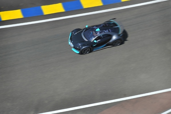 http://images.caradisiac.com/images/8/8/4/0/58840/S7-La-Citroen-Survolt-en-piste-le-plein-de-photos-187139.jpg