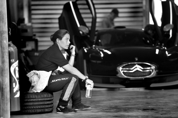 http://images.caradisiac.com/images/8/8/4/0/58840/S7-La-Citroen-Survolt-en-piste-le-plein-de-photos-187140.jpg